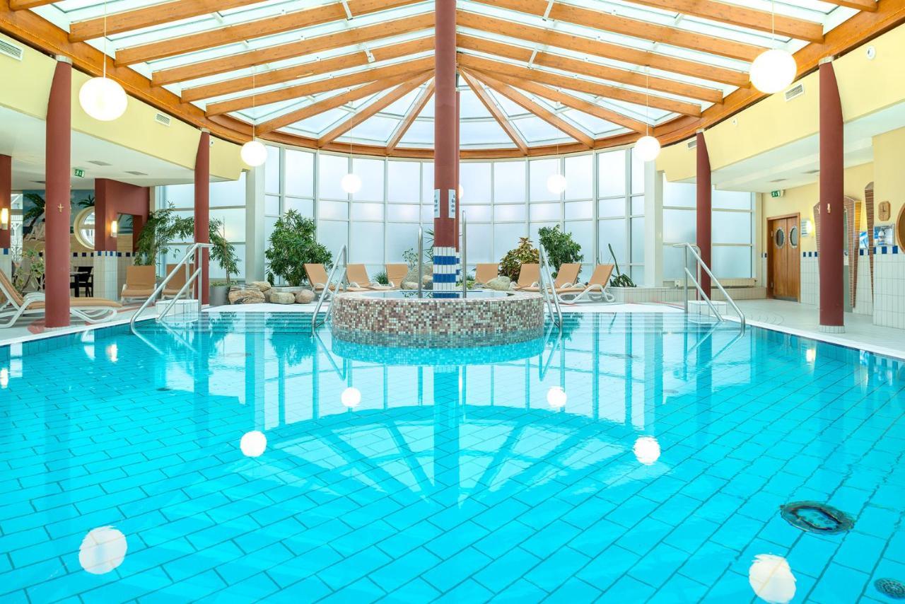Traumblick Und Komfort - Lichtdurchflutete 85 Qm Wohnung Nahe Suedstrand Goehren Inklusive Schwimmbad Und Sauna Im Ahoi Sellin Exterior foto